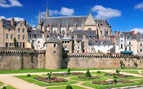 Vannes Joli T2 résidence proche port